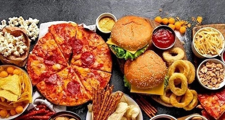 జంక్ ఫుడ్‌కు కేంద్రం బ్రేక్.. టీవీ ప్రకటనలపై నిషేధం, ప్యాకెట్లపై హెచ్చరికలకు ఆర్థిక సర్వే సిఫార్సు

