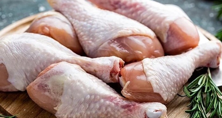 తెలుగు రాష్ట్రాల్లో మాంసం ధరల సందడి: చికెన్ స్థిరం.. పెరుగుతున్న కోడిగుడ్ల ధరలు!

