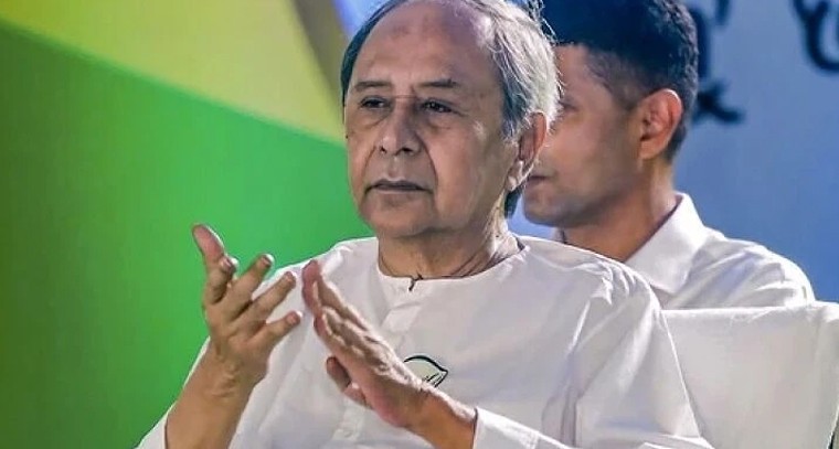 నవీన్ పట్నాయక్ జీతభత్యాలను పేదల సంక్షేమానికి విరాళం

