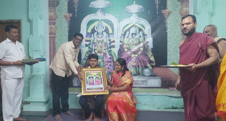 శ్రీ లక్ష్మీనరసింహస్వామి దర్శించుకున్న తెలంగాణ రాష్ట్ర పొల్యూషన్ కంట్రోల్ బోర్డ్ సెక్రటరీ

