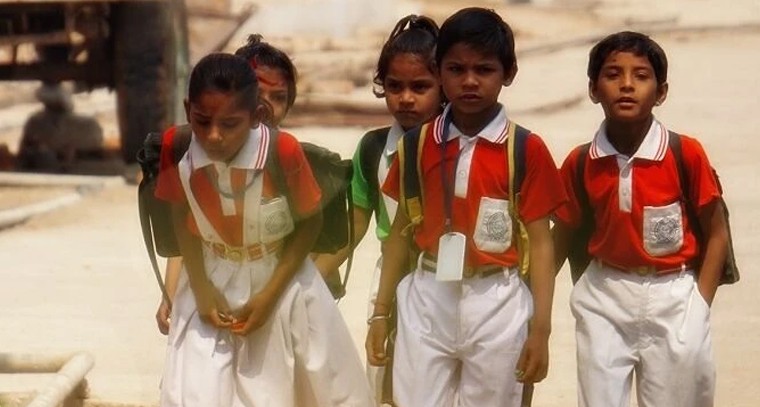 విద్యార్థులకు పండగే పండగ.. జనవరిలో సగానికి పైగా రోజులు సెలవులే!

