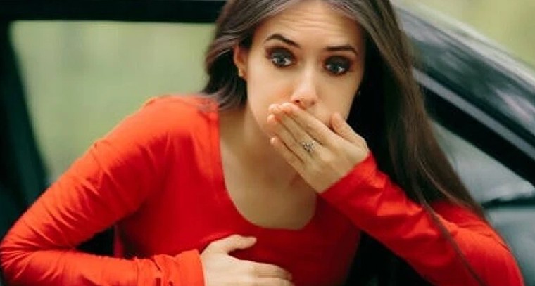 ప్రయాణాల్లో వాంతులు, వికారంతో ఇబ్బంది పడుతున్నారా? ఈ చిట్కాలతో చెక్ పెట్టండి!

