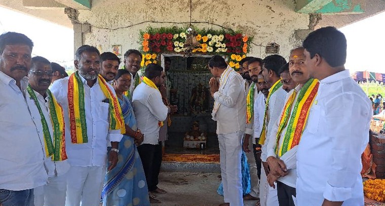 మల్లన్న కు ప్రత్యేక పూజలు నిర్వహించిన రాష్ట్ర కాంగ్రెస్ పార్టీ సీనియర్ నాయకులు 

