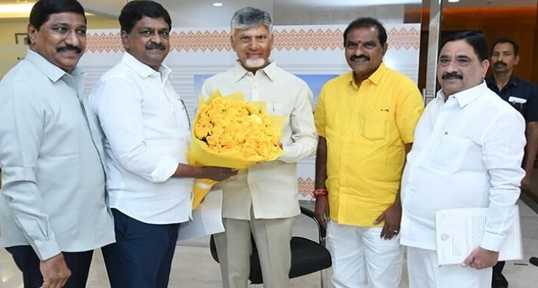 రాయలసీమకు జలకళ: హంద్రీనీవా ప్రాజెక్టులో సరికొత్త రికార్డు.. సీఎం చంద్రబాబుకు కృతజ్ఞతల వెల్లువ!

