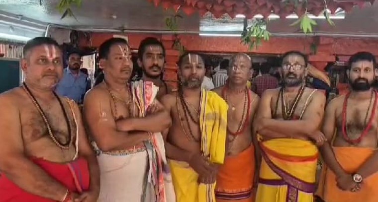 అర్చకుడి పై దాడిని హేయమైన చర్య

