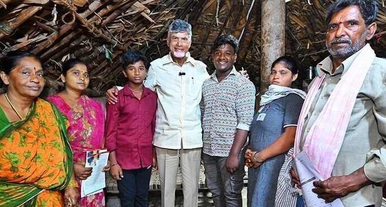 ఏపీ పెన్షన్ దారులకు చంద్రబాబు నూతన సంవత్సర కానుక.. ఒక రోజు ముందుగానే ఖాతాల్లోకి నగదు

