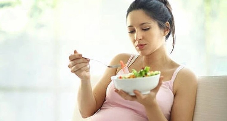 గర్భధారణ సమయంలో ఆహారం.. 'ఇద్దరి కోసం తినడం’ అవసరమా? నిజానిజాలివే!

