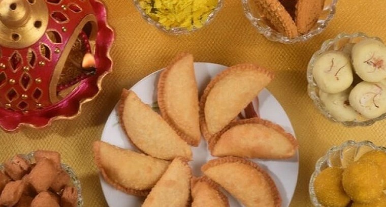 శోభాయమానంగా సంక్రాంతి సంబరాలు.. వంటింట్లో మొదలైన పిండివంటల సందడి!


