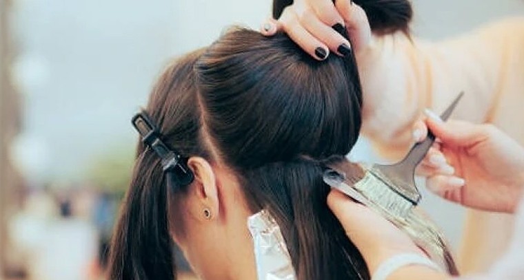 హెయిర్ కలరింగ్ తర్వాత జుట్టు మెరిసిపోవాలంటే ఈ జాగ్రత్తలు తప్పనిసరి!

