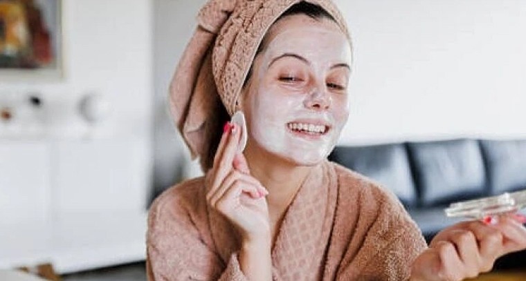 పొడి చర్మం సమస్యకు 'తేనె'తో చెక్.. ఇంట్లోనే ఇలా మెరిసే అందాన్ని మీ సొంతం చేసుకోండి!

