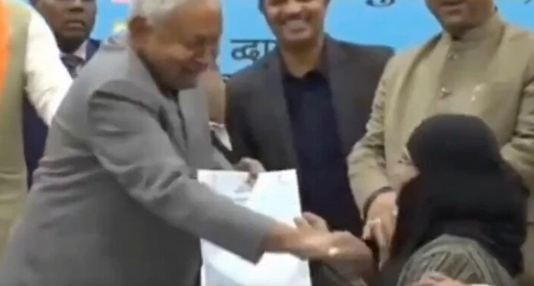 నితీష్ కుమార్ తీరుకు నిరసనగా ఉద్యోగానికి దూరం: పర్వీన్‌కు జార్ఖండ్ ప్రభుత్వం బంపర్ ఆఫర్

