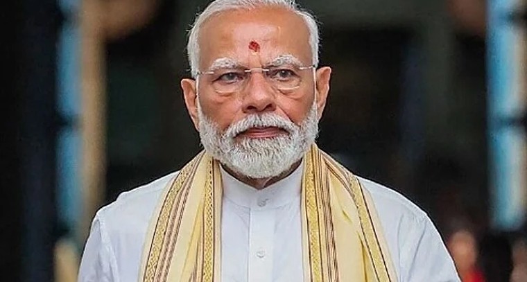 గుజరాత్‌లో ప్రధాని మోదీ పర్యటన.. ఆధ్యాత్మికత, అభివృద్ధి మరియు దౌత్యనీతి మేళవింపు

