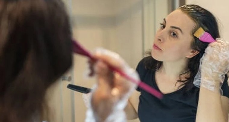 జుట్టుకు రంగు వేసుకుంటున్నారా? ఈ జాగ్రత్తలు పాటించకపోతే కష్టమే!

