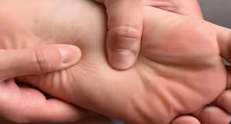 విటమిన్ B12 లోపం.. శరీరానికి ఇచ్చే హెచ్చరిక సంకేతాలు

