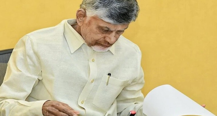 చంద్రబాబు క్యాబినెట్ భేటీ.. అమరావతి రుణం, CII సమ్మిట్, మొంథా తుఫాను చర్చలు

