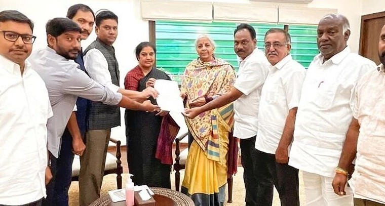 క్రెడిట్ కార్డ్ బాదుడుకు బ్రేక్ పడేనా? వడ్డీ రేట్లపై పరిమితి విధించాలని పురందీశ్వరి డిమాండ్!

