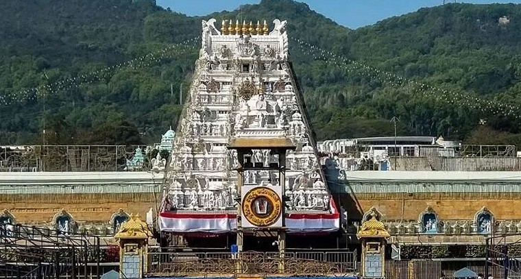 తిరుమలలో వైకుంఠ ద్వార దర్శనాలకు సర్వం సిద్ధం.. అర్ధరాత్రి నుంచే శ్రీవారి దర్శనం

