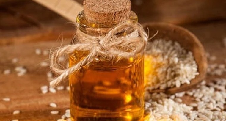 నువ్వుల నూనెతో జుట్టు జాగ్రత్త.. ఆరోగ్యం, అందం ఒకే చోట!

