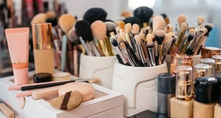 మీ మేకప్ బ్రష్‌లు వాడుతున్నారా? అయితే ఈ విషయాలు తప్పక తెలుసుకోండి!

