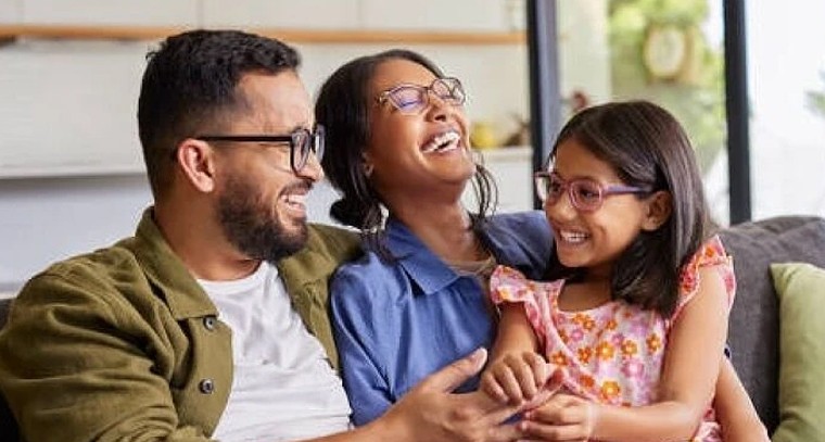 ఆధునిక కాలంలో పిల్లల పెంపకం.. సవాళ్లు మరియు సమతుల్య పద్ధతులు

