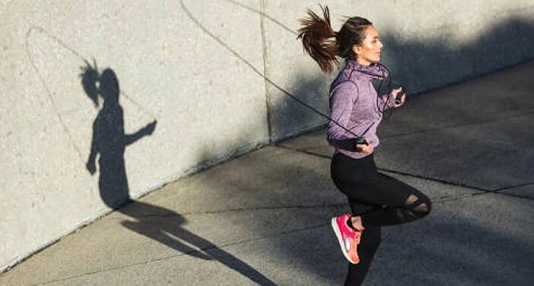 ఆరోగ్యానికి 'తాడు' సాయం.. స్కిప్పింగ్ వల్ల కలిగే అద్భుత ప్రయోజనాలు ఇవే!

