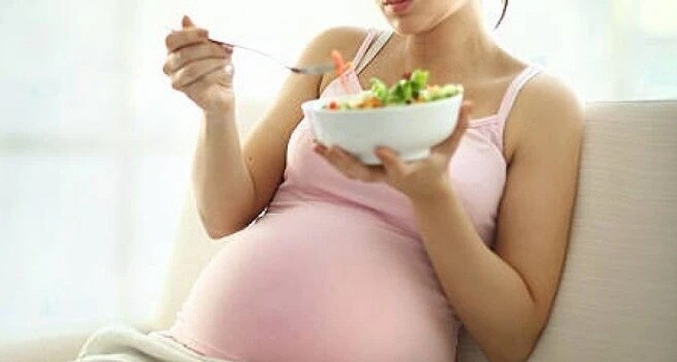 చల్లని వాతావరణంలో గర్భిణుల పోషకాహార రక్షణ.. నిపుణుల సలహాలు

