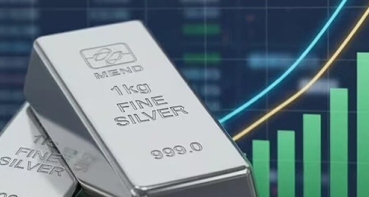 వెండి ధరల ఊగిసలాట.. మళ్ళీ రూ.3 లక్షల మార్కుకు చేరిన కేజీ సిల్వర్!

