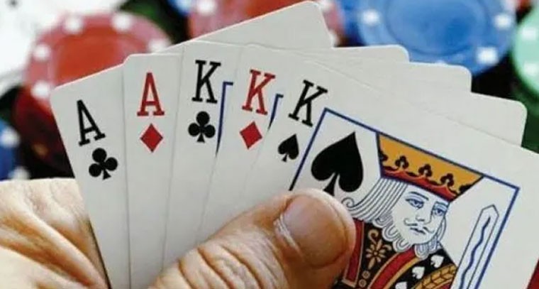  పేకాట శిబిరంపై పోలీసులు మెరుపుదాడి