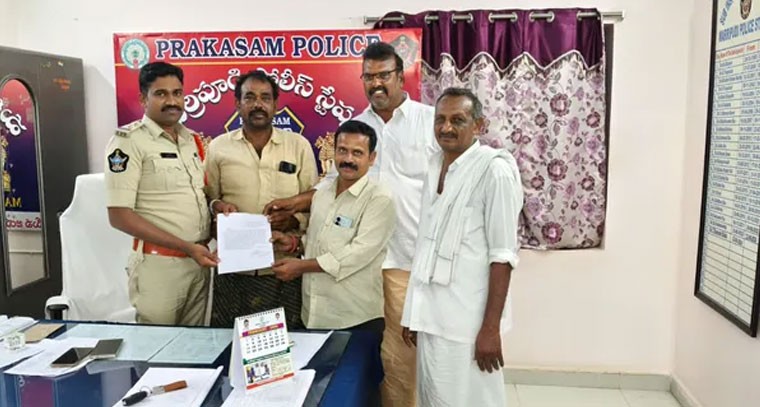 అంబటి రాంబాబుపై చర్యలు తీసుకోవాలని టీడీపీ నేతల ఫిర్యాదు