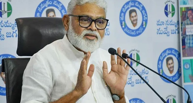 పవన్ రాజకీయాలకు పనికిరాడు: అంబటి రాంబాబు