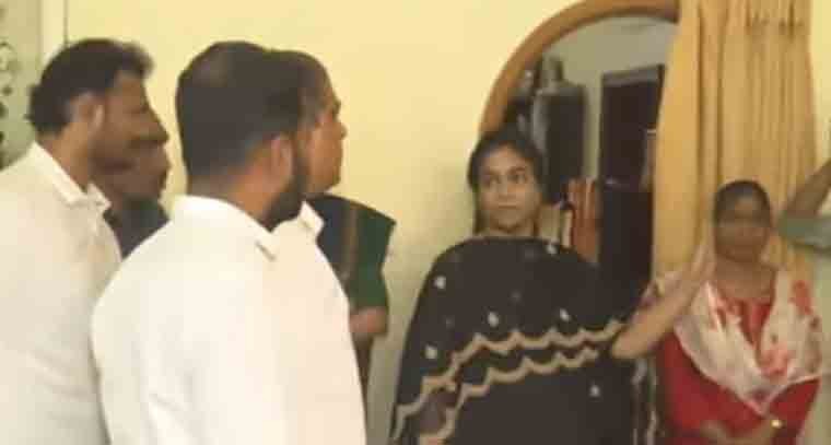 అంబటి రాంబాబు కుటుంబ సభ్యులను పరామర్శించిన వైసీపీ నేతలు 