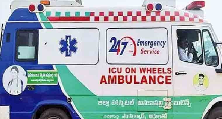 చంద్రబాబు పర్యటనలో వైసీపీ రంగుల అంబులెన్స్‌లు 
