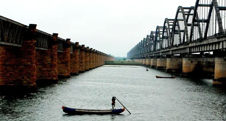అఖండ గోదావరి ప్రాజెక్టుతో వేల మందికి ఉపాధి