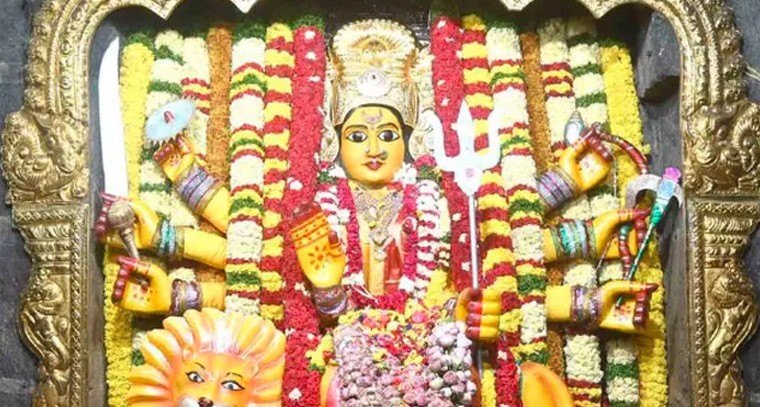 దుర్గాదేవి అలంకరణలో అమ్మవారి దర్శనం

