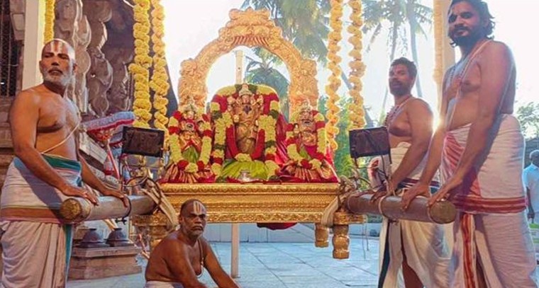 వైభవంగా శ్రీ కళ్యాణ వెంకన్న ఊంజల్ సేవ