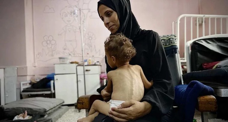 త్రివర్ణ పతాకం రంగులతో అమ్మవారి అలంకరణ.!