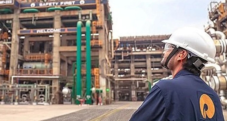 రిలయన్స్ భారీ డీల్.. వెనిజులా నుంచి నేరుగా ముడి చమురు దిగుమతులకు అమెరికా గ్రీన్ సిగ్నల్

