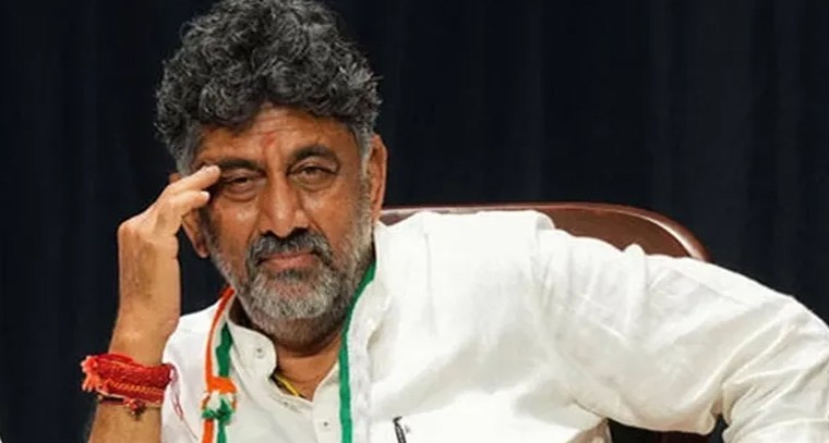 భక్తులకు అన్నమయ్య లడ్డూలు ఉచిత ప్రసాద వితరణ