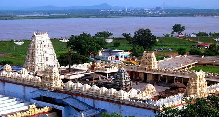 భద్రాద్రి రామాలయంలో అట్టహాసంగా రథోత్సవం

