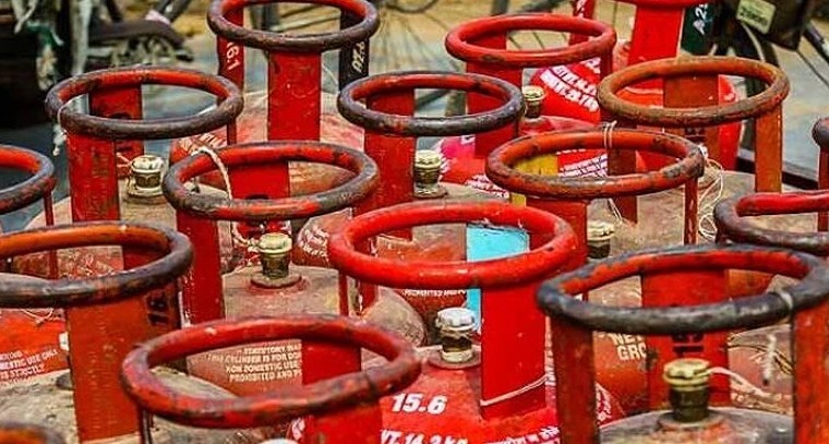 సామాన్యుడికి ఊరట.. గృహ వినియోగదారులకే గ్యాస్ ప్రాధాన్యత.. కేంద్రం సంచలన నిర్ణయం!

