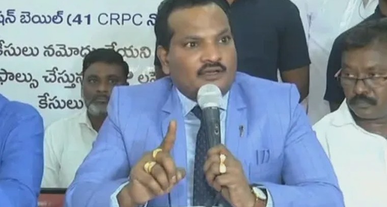 వైభవంగా వైకుంఠ నాదస్వామికి ప్రత్యేక అభిషేక పూజలు