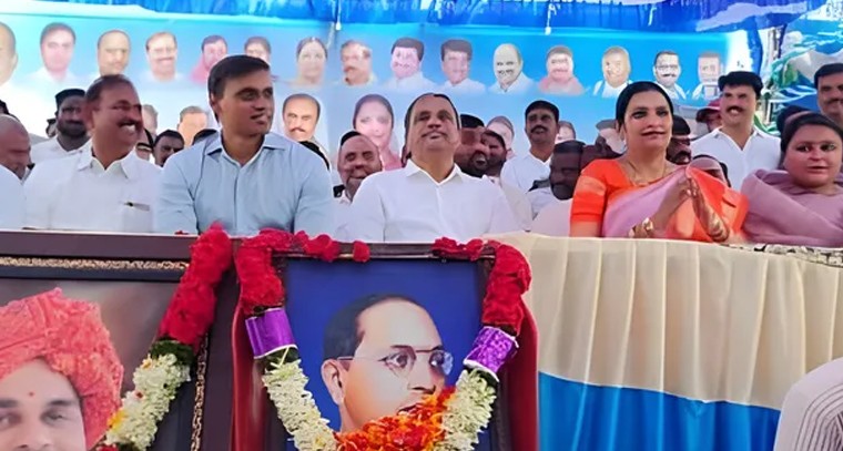 హిందూపురంలో వైసీపీ నాయకుల సమావేశం.. ప్రస్తుత రాజకీయ పరిస్థితులు, పార్టీ మారిన కౌన్సిలర్లపై చర్చ

