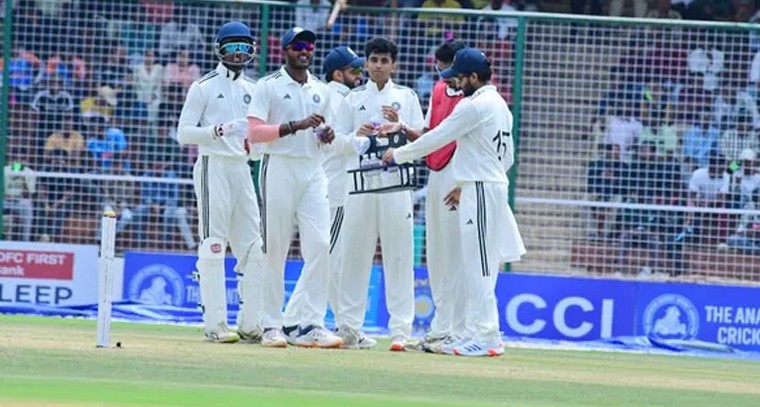 దులీప్ ట్రోఫీ.... 168 పరుగులకు ఆల్ ఔట్ అయినా ఇండియా సీ జట్టు

