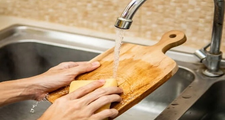 చాపింగ్ బోర్డ్ మెరిసిపోవాలా? ఈ చిన్న చిట్కాలు పాటిస్తే చాలు

