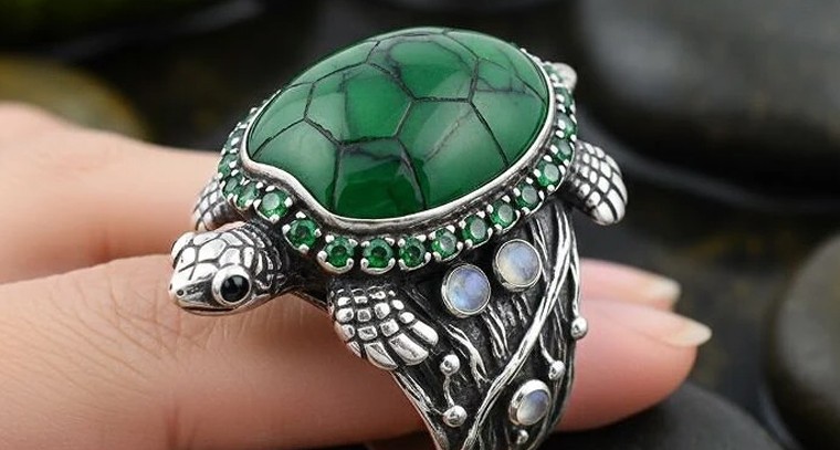 లక్ష్మీ కటాక్షం కోసం తాబేలు ఉంగరం.. ఏ వేలికి, ఎలా ధరిస్తే అదృష్టం మీ సొంతమవుతుంది?

