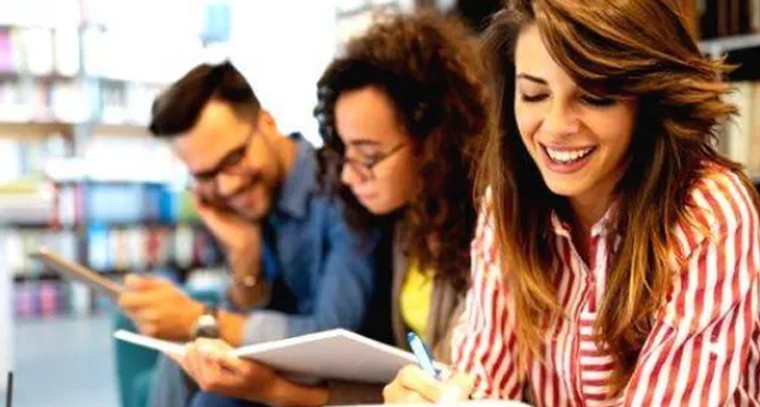 పీజీ విద్యార్థులకు యూజీసీ గుడ్ న్యూస్

