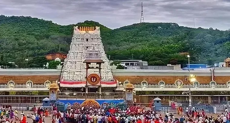 చంద్రగ్రహణం సందర్భంగా శ్రీవారి ఆలయం 12 గంటలపాటు మూత.. దర్శనాలు, సేవలు రద్దు

