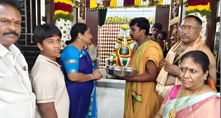 ఉమామహేశ్వర స్వామి కుంభాభిషేకంలో పాల్గొన్న మంత్రి

