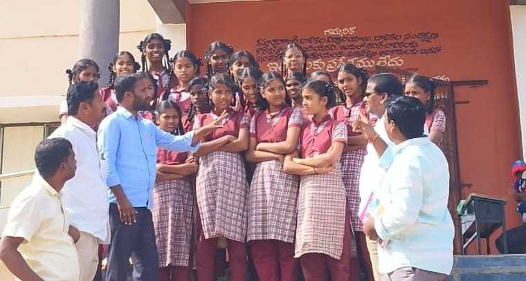 బీఆర్ఎస్వి ఆధ్వర్యంలో గురుకులాల సందర్శన

