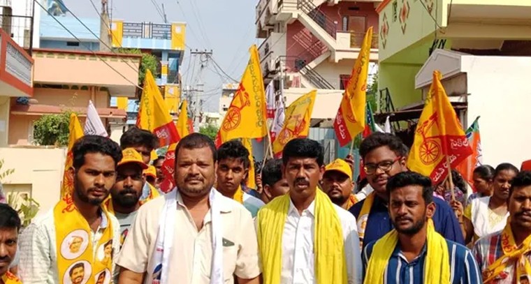 ఆదిశంకరాచార్యుల విగ్రహానికి ప్రత్యేక పూజలు